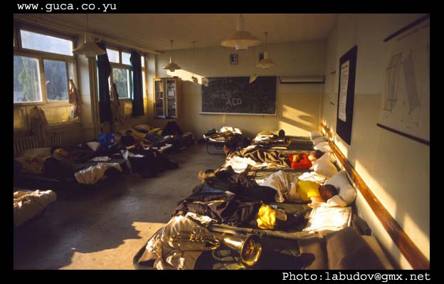 gipsy_band_sleeping_in_school